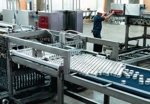 retort-basket-loaders-consolidating-cans-for-stacking-in-a-retort-basket